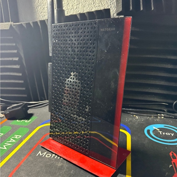 Net gear WiFi extender READ DESC - Picture 2 of 6